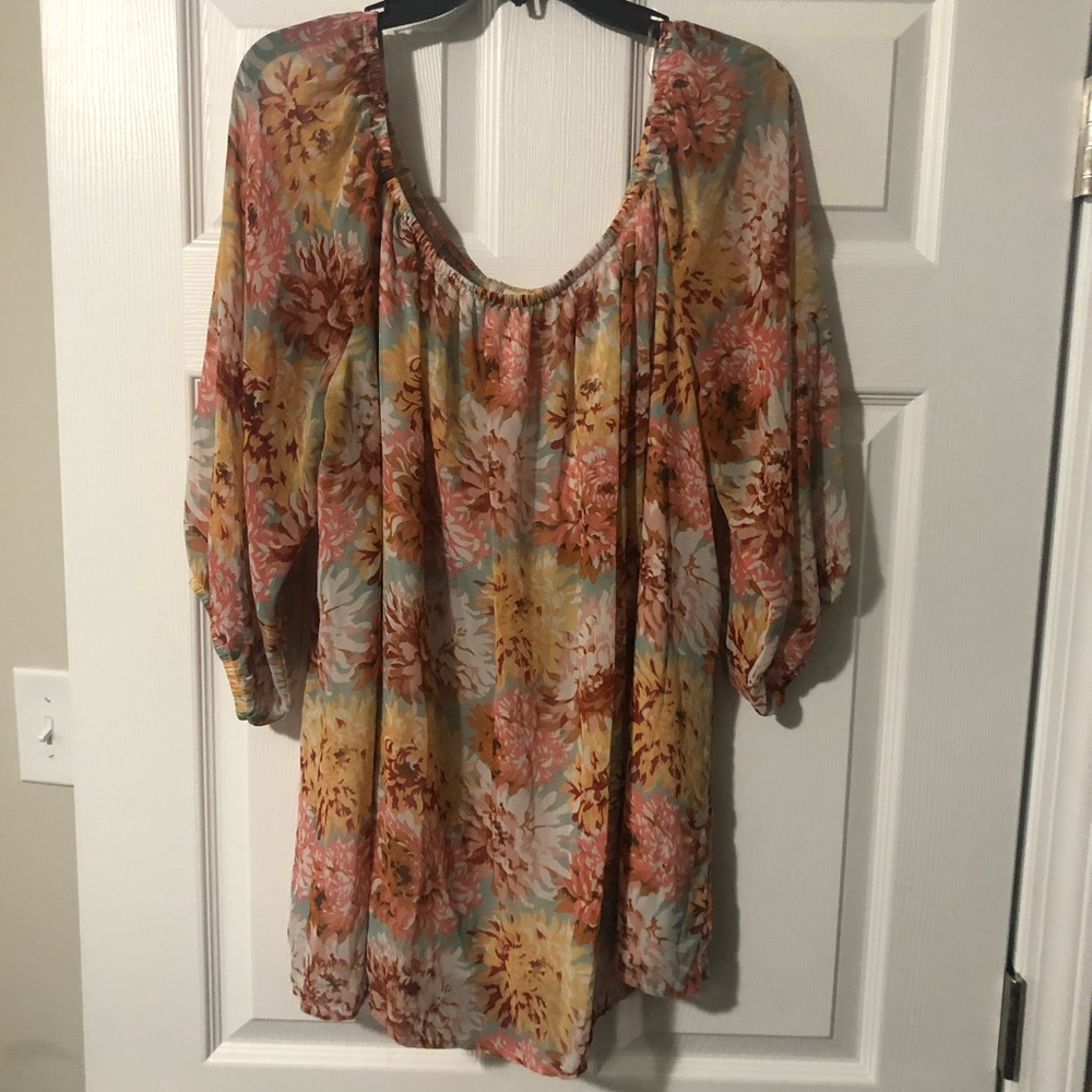 GUC Soulmates floral top